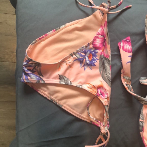 Ardene bathing suit top size large bottoms size xs - Picture 4 of 4